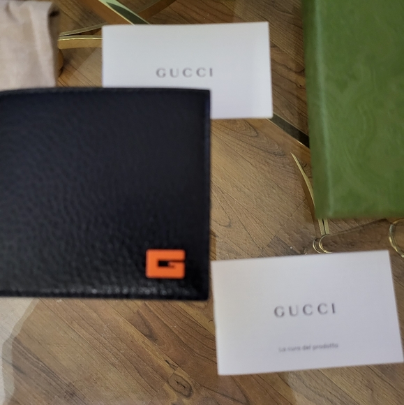 Authentic Gucci G Logo Wallet - Picture 2 of 8